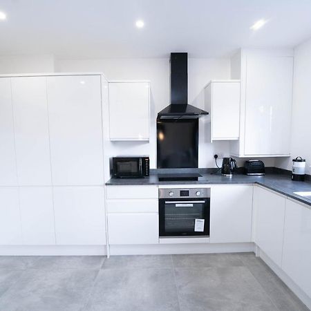 Entire Modern Home With Private Parking For 6/8 Persons Ворксоп Екстер'єр фото