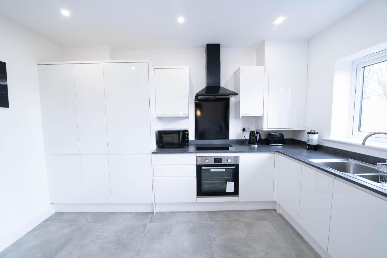 Entire Modern Home With Private Parking For 6/8 Persons Ворксоп Екстер'єр фото