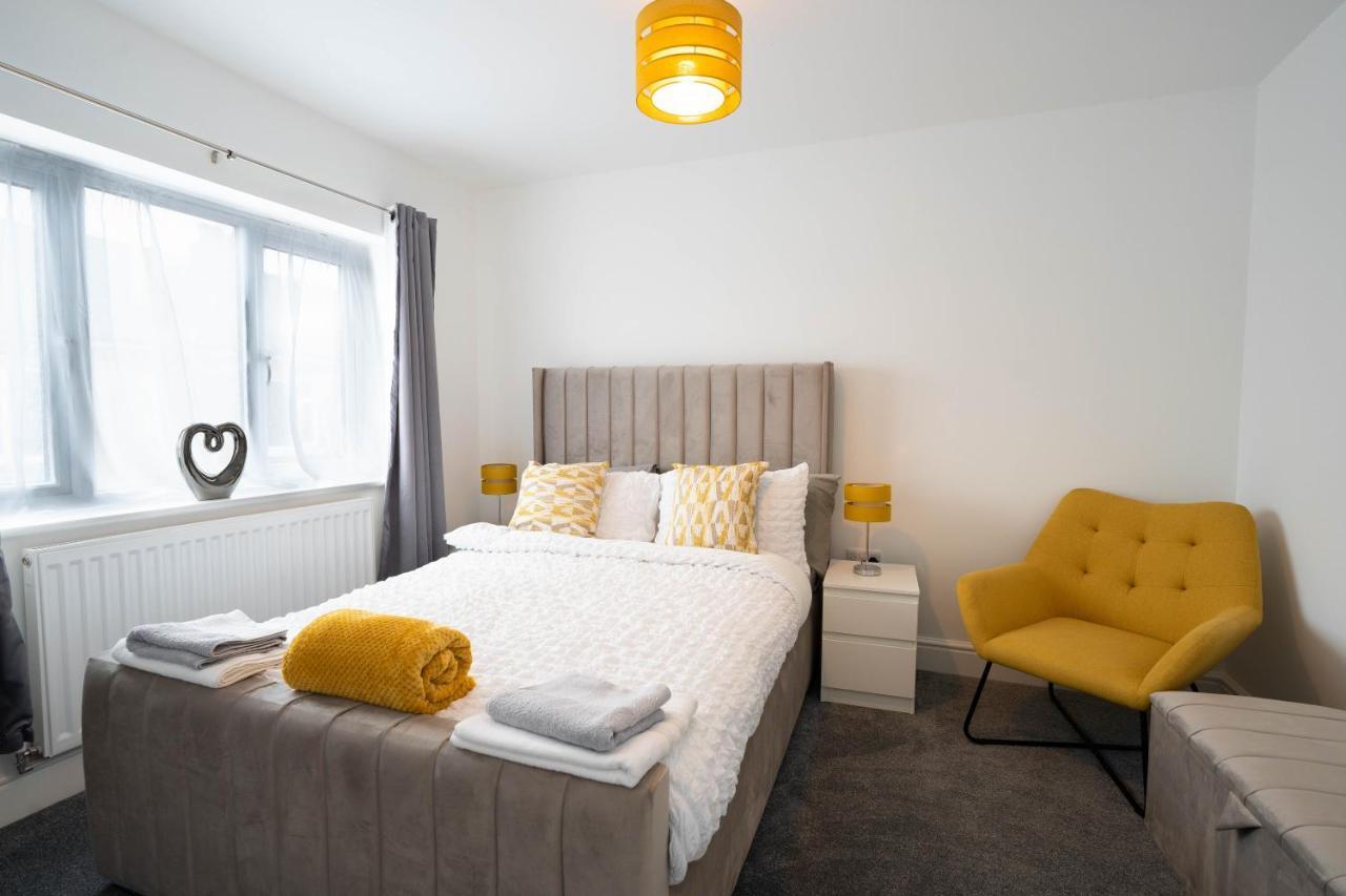 Entire Modern Home With Private Parking For 6/8 Persons Ворксоп Екстер'єр фото