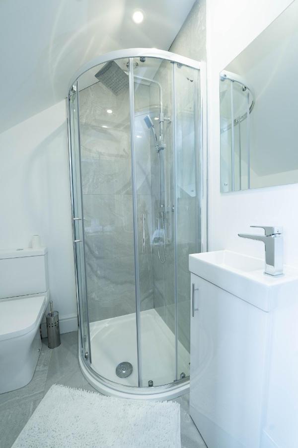 Entire Modern Home With Private Parking For 6/8 Persons Ворксоп Екстер'єр фото