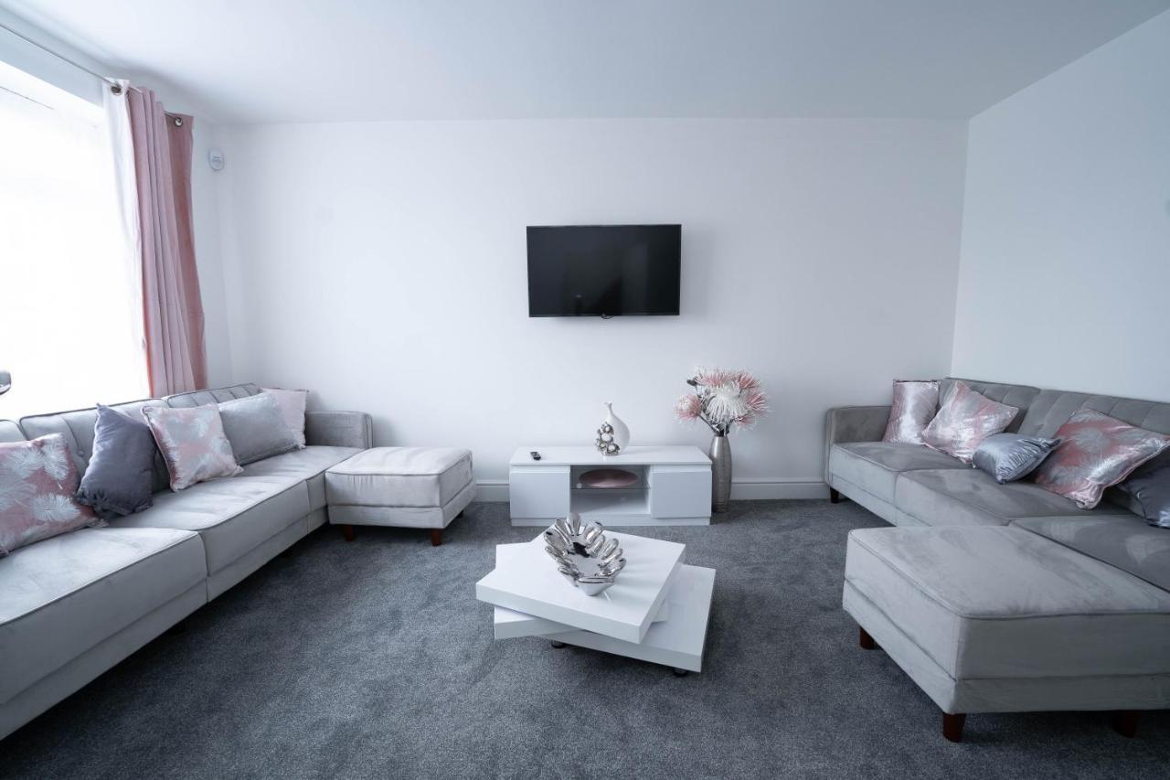 Entire Modern Home With Private Parking For 6/8 Persons Ворксоп Екстер'єр фото