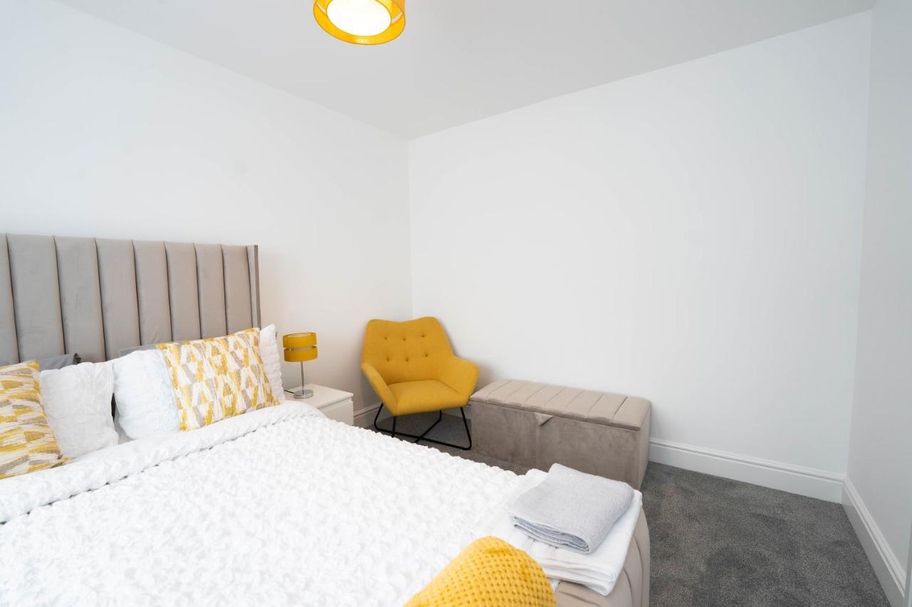 Entire Modern Home With Private Parking For 6/8 Persons Ворксоп Екстер'єр фото