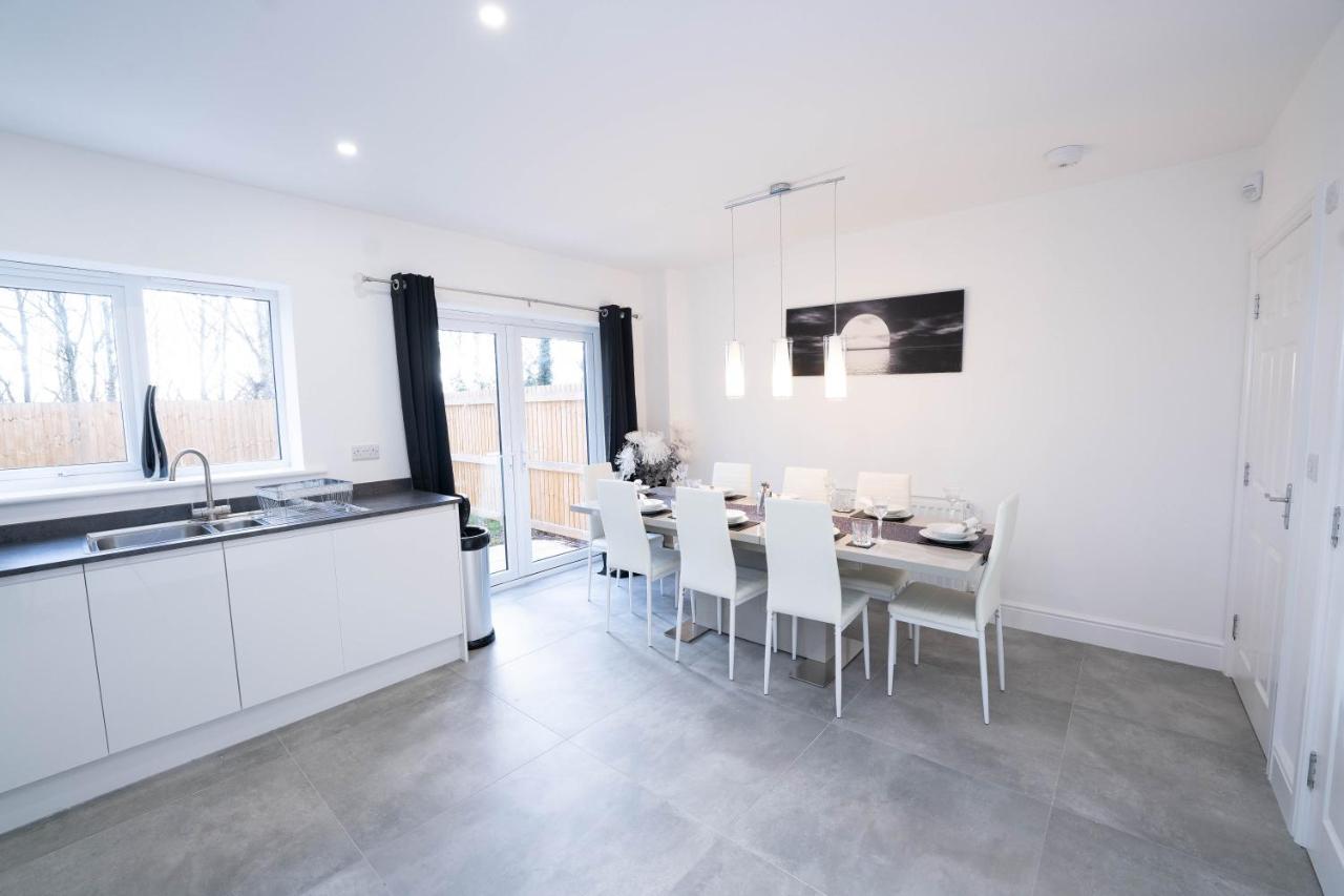 Entire Modern Home With Private Parking For 6/8 Persons Ворксоп Екстер'єр фото