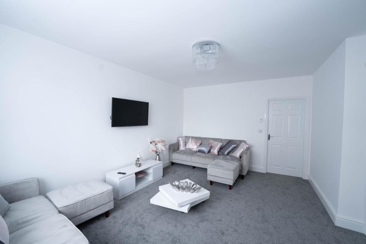 Entire Modern Home With Private Parking For 6/8 Persons Ворксоп Екстер'єр фото