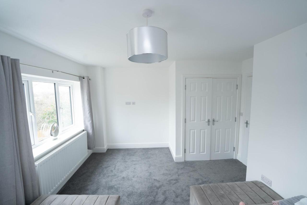 Entire Modern Home With Private Parking For 6/8 Persons Ворксоп Екстер'єр фото