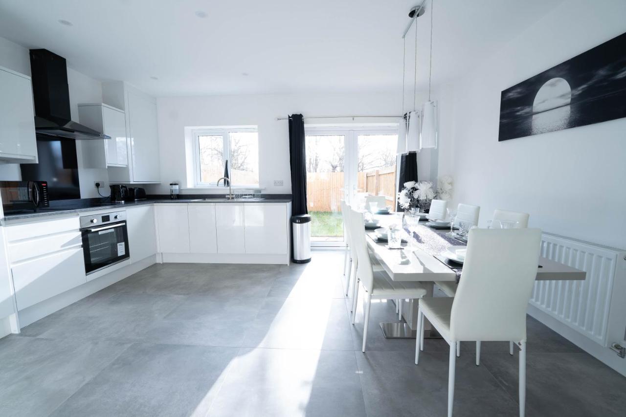 Entire Modern Home With Private Parking For 6/8 Persons Ворксоп Екстер'єр фото