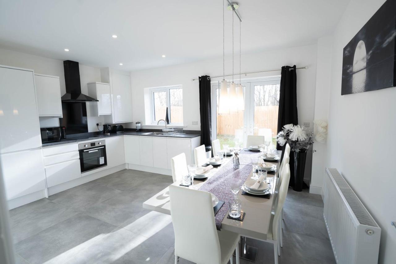 Entire Modern Home With Private Parking For 6/8 Persons Ворксоп Екстер'єр фото