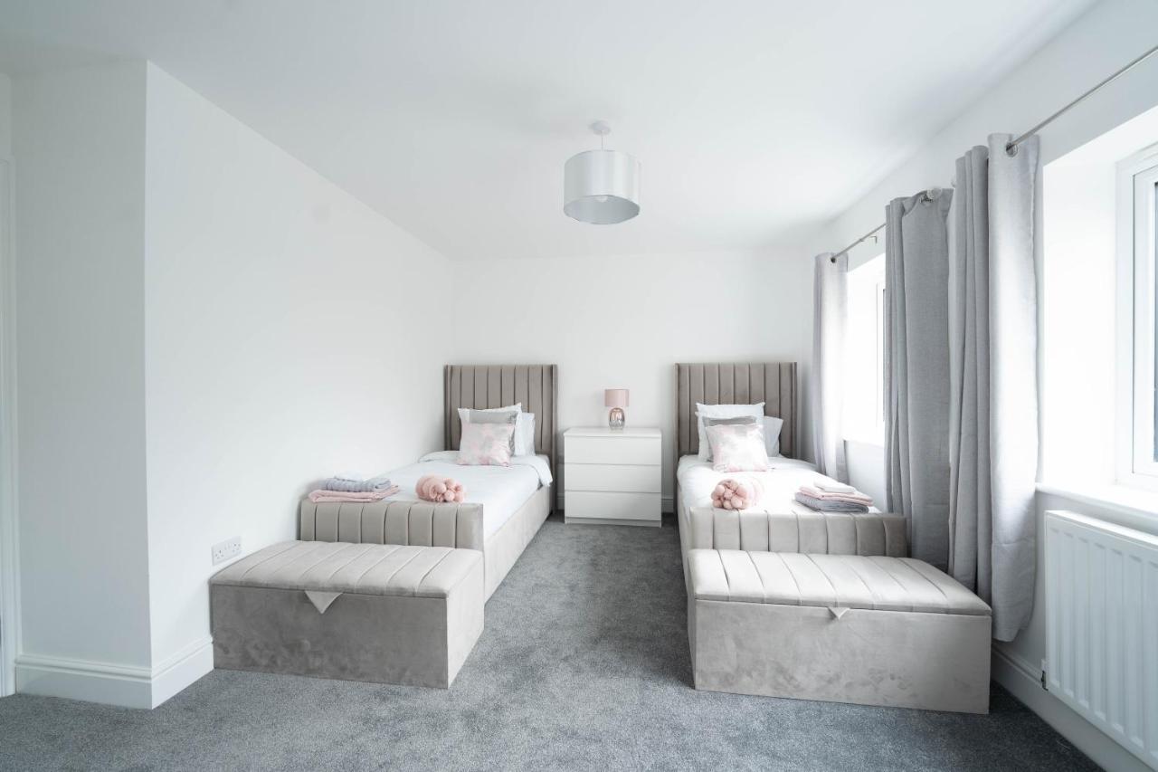 Entire Modern Home With Private Parking For 6/8 Persons Ворксоп Екстер'єр фото