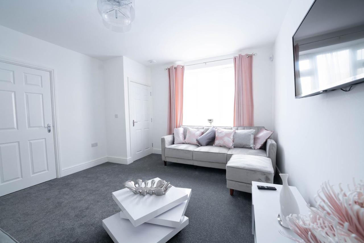 Entire Modern Home With Private Parking For 6/8 Persons Ворксоп Екстер'єр фото