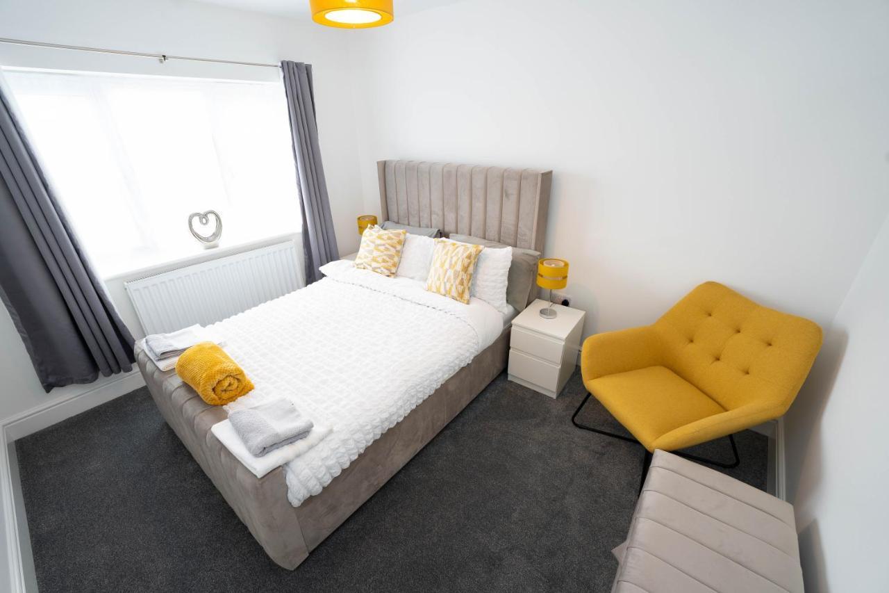 Entire Modern Home With Private Parking For 6/8 Persons Ворксоп Екстер'єр фото
