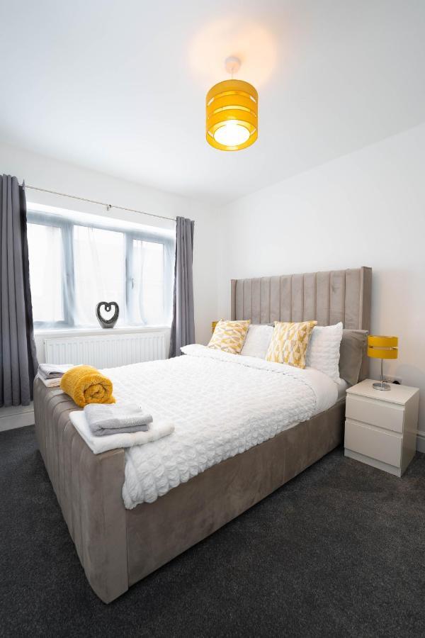 Entire Modern Home With Private Parking For 6/8 Persons Ворксоп Екстер'єр фото