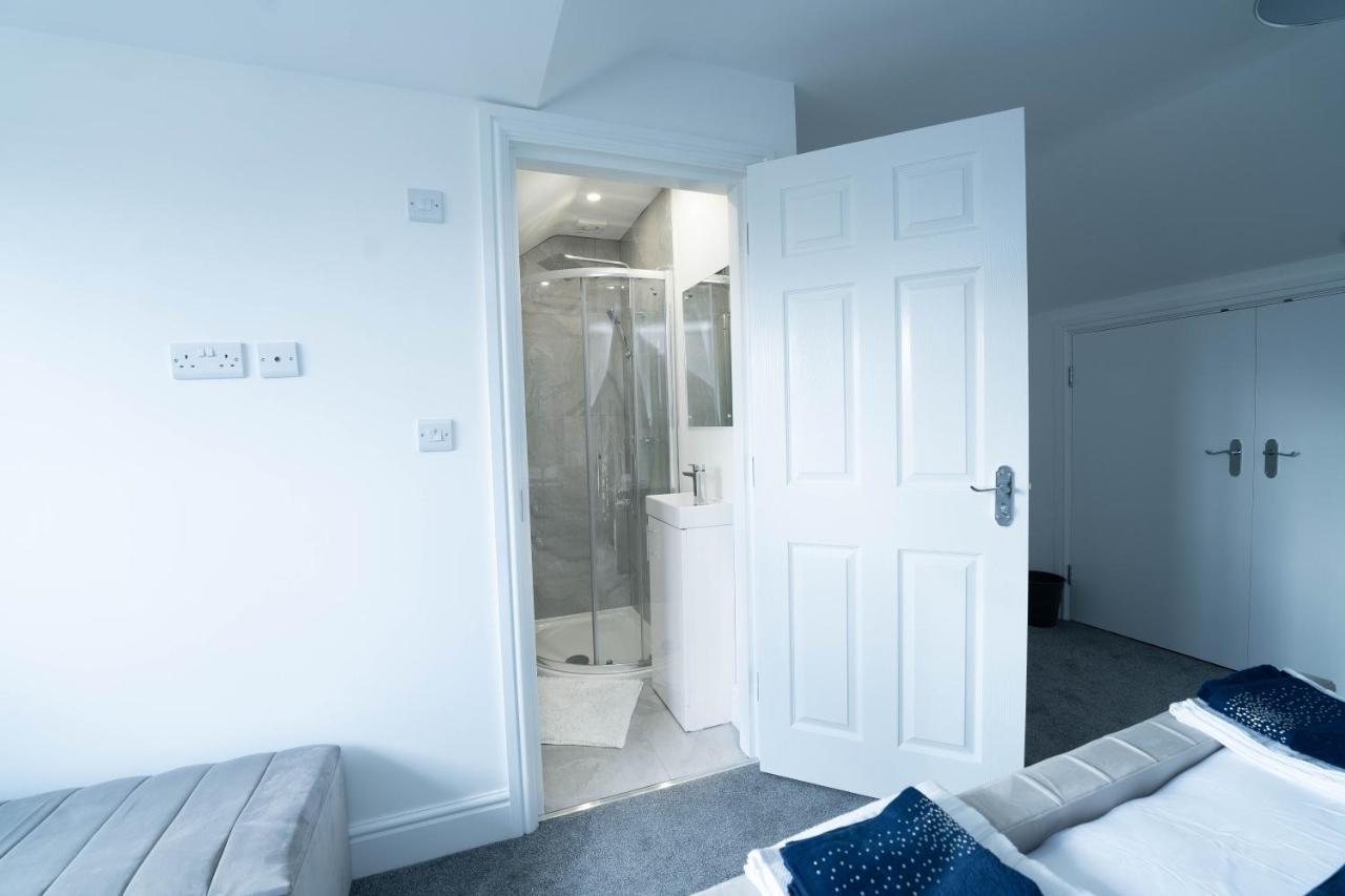 Entire Modern Home With Private Parking For 6/8 Persons Ворксоп Екстер'єр фото